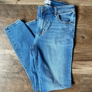 Abercrombie & Fitch Super Skinny Mid Rise Jeans| Light Wash// Size 30Long